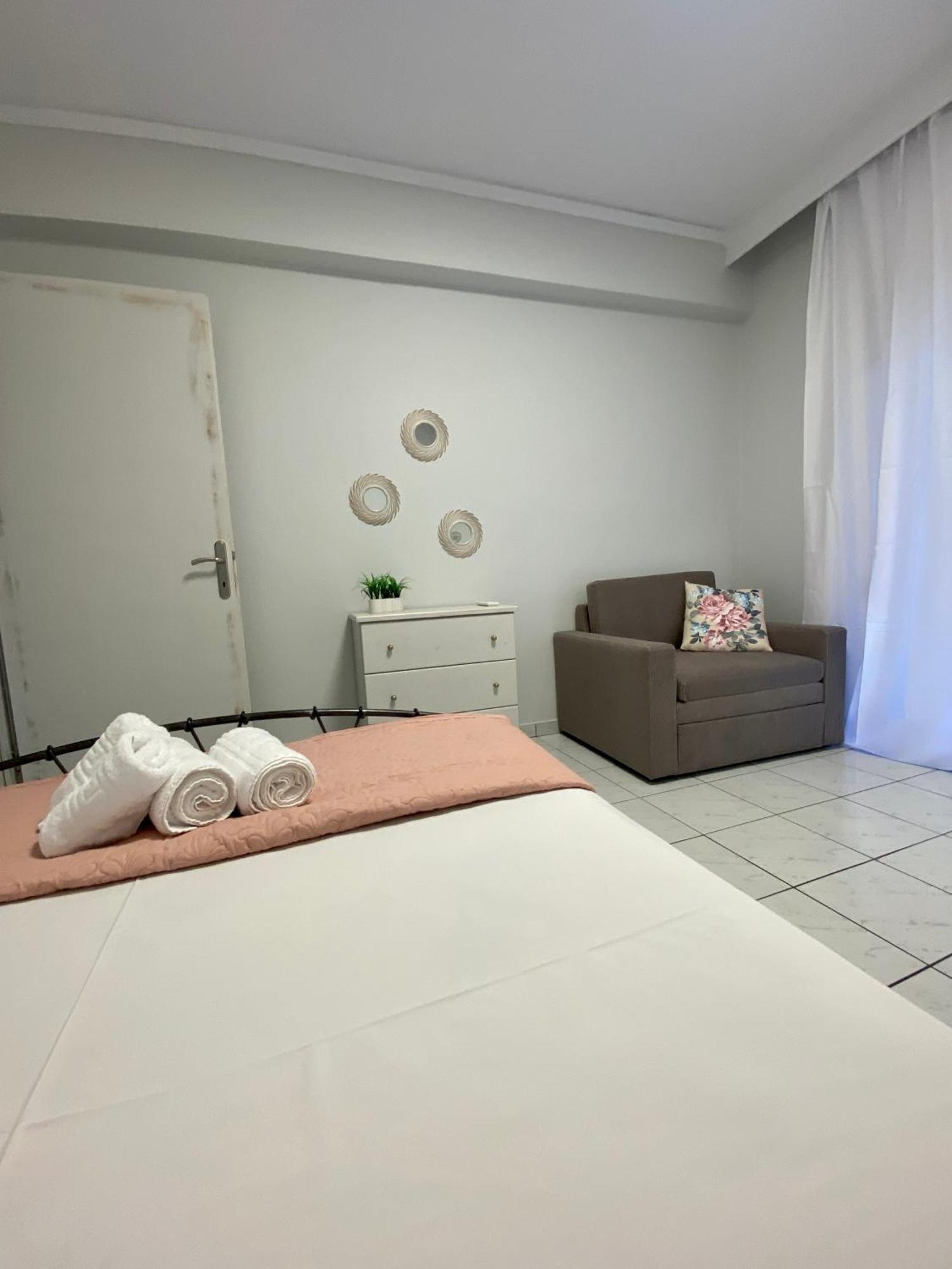Peramore Apartment Néa Péramos Bagian luar foto